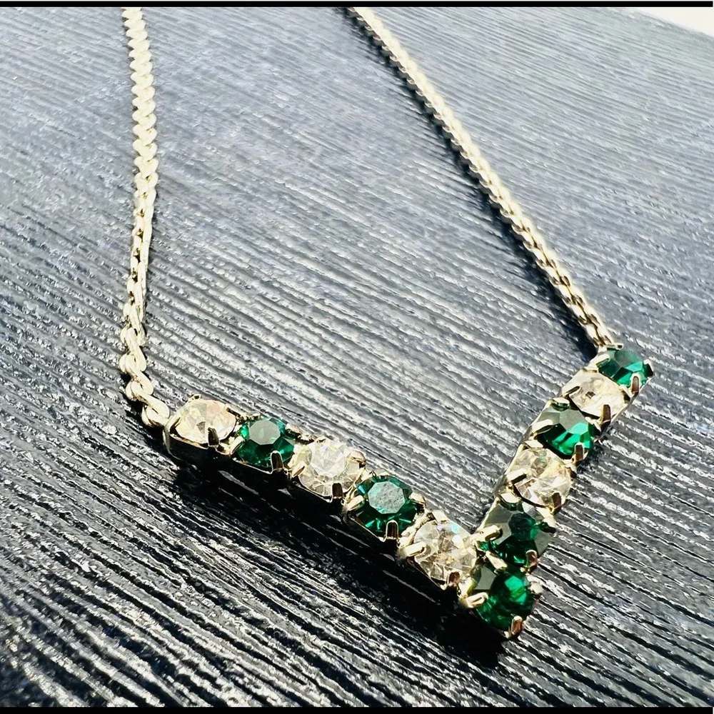 Vintage emerald green & clear rhinestone necklace silver chain 16”